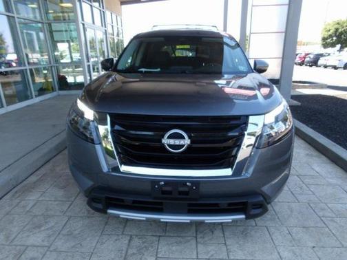 2025 Nissan Pathfinder SL 4WD