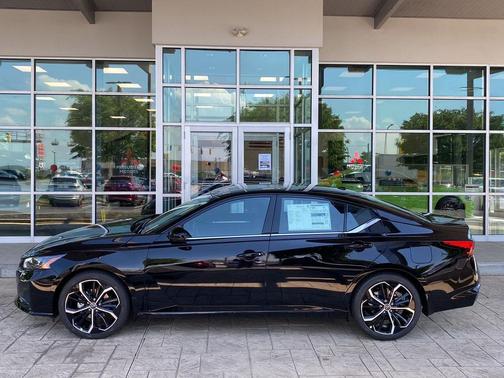 Super Black 2026 Nissan Altima SR FWD