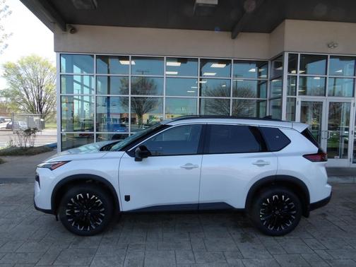 Everest White Pearl Tricoat 2026 Nissan Rogue Dark Armor