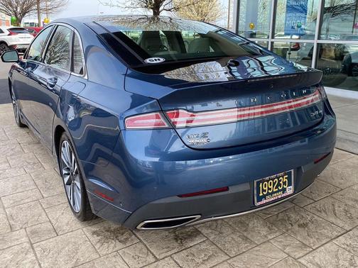 Blue Diamond Metallic 2019 Lincoln MKZ Reserve II