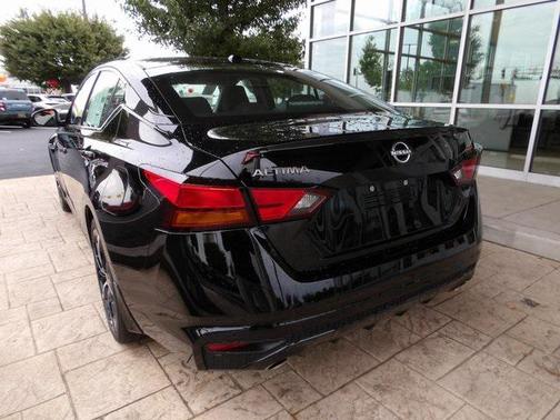 2025 Nissan Altima SR FWD