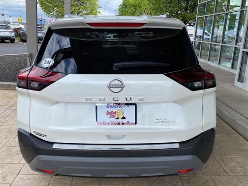 Pearl White Tricoat 2023 Nissan Rogue SV