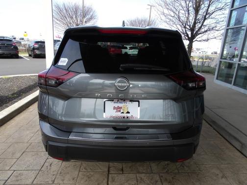 Gun Metallic 2026 Nissan Rogue SV