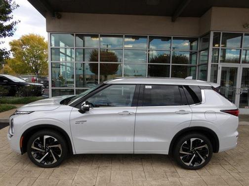 2025 Mitsubishi Outlander PHEV SEL