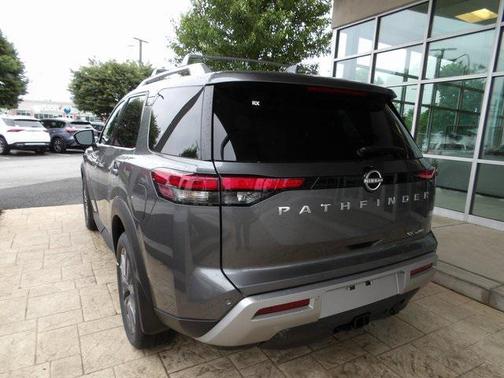 2025 Nissan Pathfinder SL 4WD
