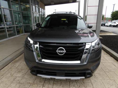 2025 Nissan Pathfinder SL 4WD