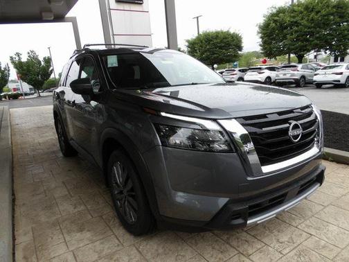 2025 Nissan Pathfinder SL 4WD