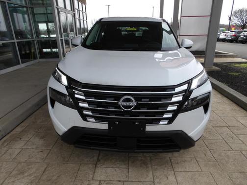 Everest White Pearl Tricoat 2026 Nissan Rogue SV