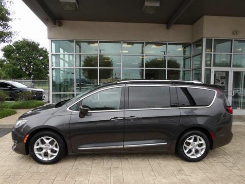 2018 Chrysler Pacifica Touring-L Plus