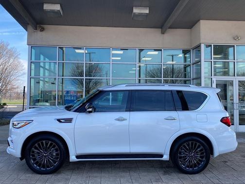 2024 INFINITI QX80 SENSORY AWD