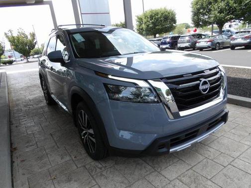 2025 Nissan Pathfinder Platinum 4WD