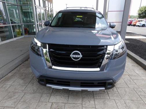 2025 Nissan Pathfinder Platinum 4WD