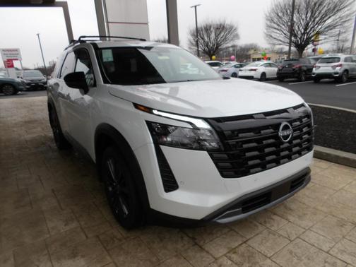 2026 Nissan Pathfinder SL