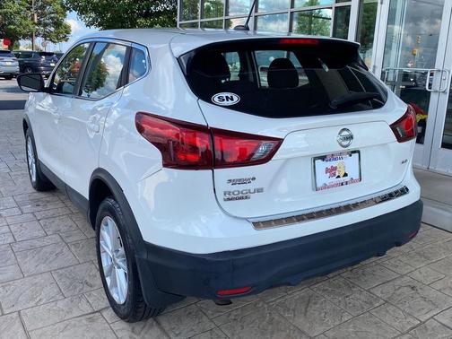 Glacier White 2017 Nissan Rogue Sport S