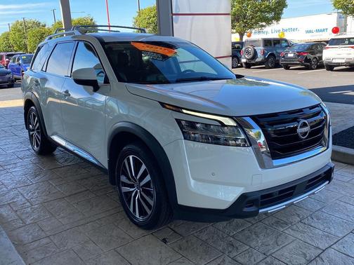 Pearl White Tricoat 2023 Nissan Pathfinder Platinum 4WD