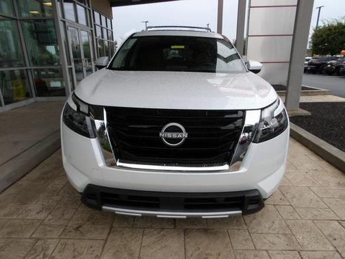 2025 Nissan Pathfinder Platinum 4WD