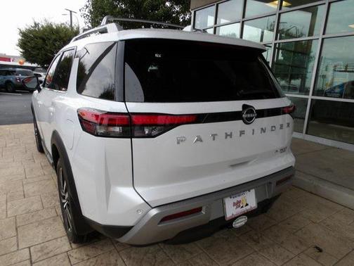 2025 Nissan Pathfinder Platinum 4WD