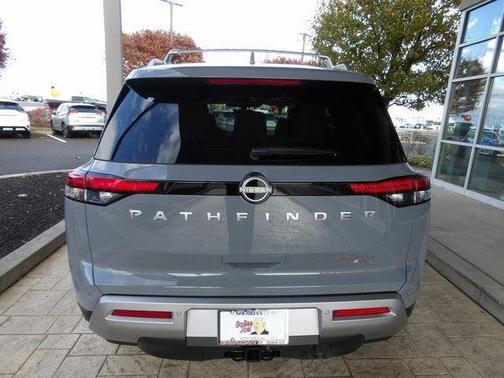2025 Nissan Pathfinder Platinum 4WD