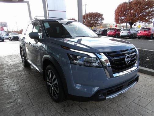 2025 Nissan Pathfinder Platinum 4WD