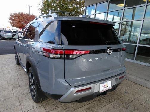 2025 Nissan Pathfinder Platinum 4WD