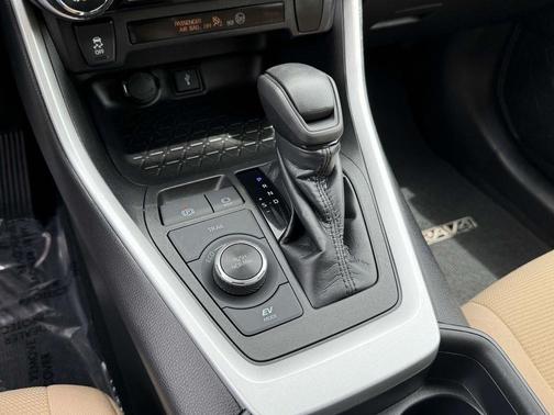 2020 Toyota RAV4 Hybrid LE