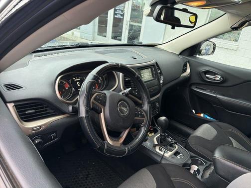 2016 Jeep Cherokee Sport