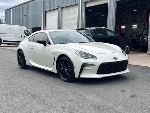 Halo 2023 Toyota GR86 Premium