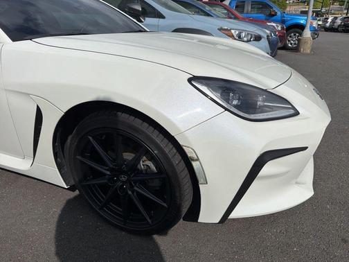 Halo 2023 Toyota GR86 Premium