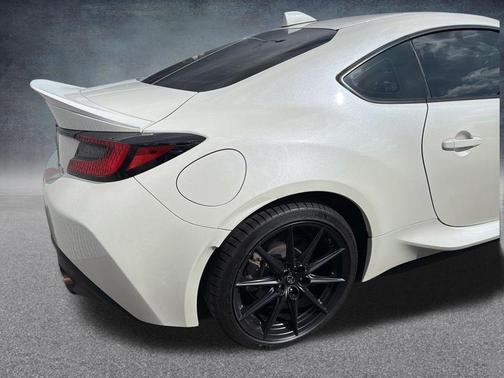 Halo 2023 Toyota GR86 Premium