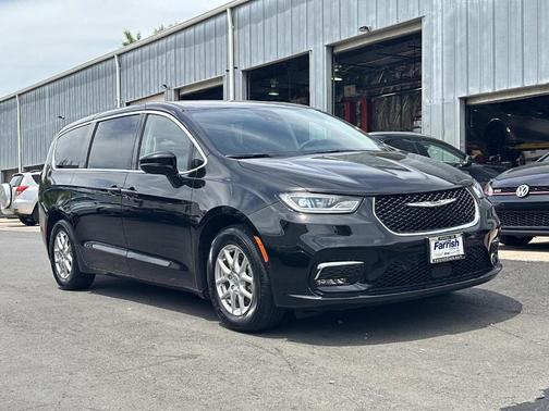 Diamond Black 2024 Chrysler Pacifica Touring-L
