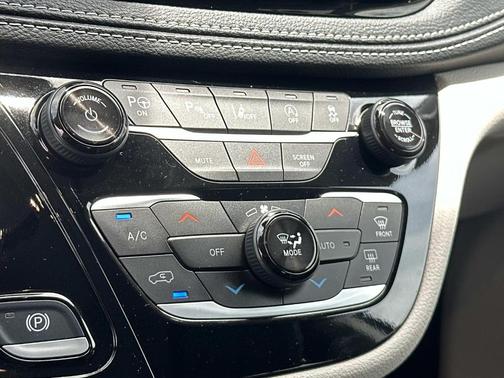 Diamond Black 2024 Chrysler Pacifica Touring-L