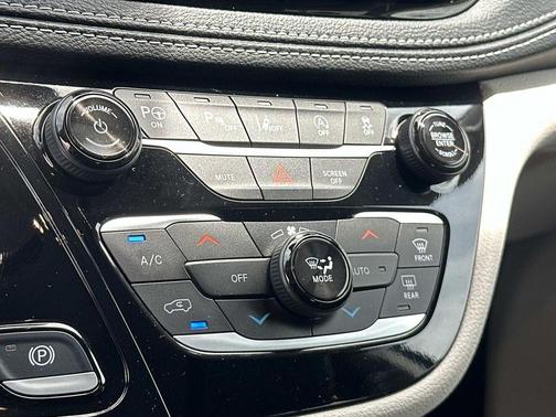 Diamond Black 2024 Chrysler Pacifica Touring-L
