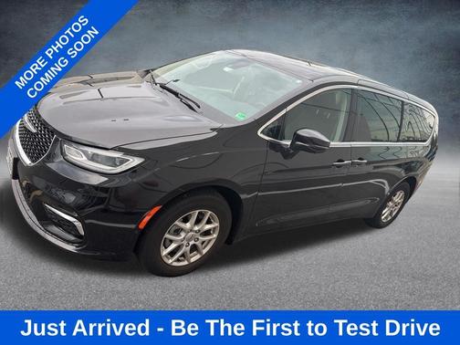 Diamond Black 2024 Chrysler Pacifica Touring-L