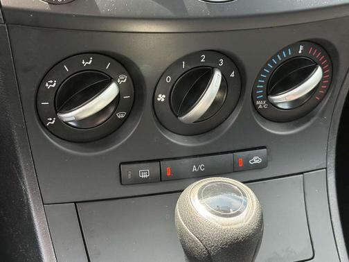 2013 Mazda Mazda3 i Sport