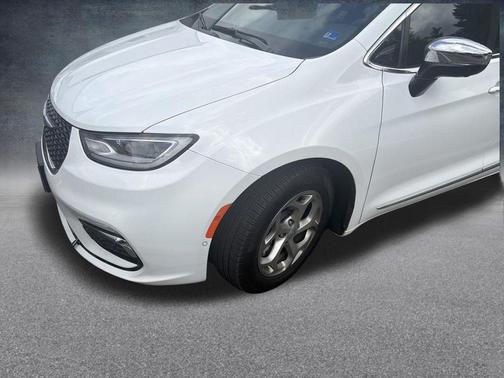Bright White Clearcoat 2023 Chrysler Pacifica Limited