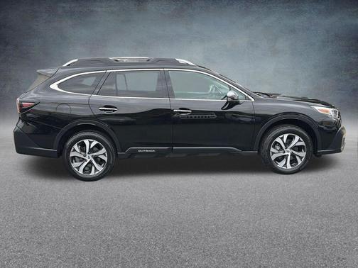 Crystal Black Silica 2022 Subaru Outback Touring
