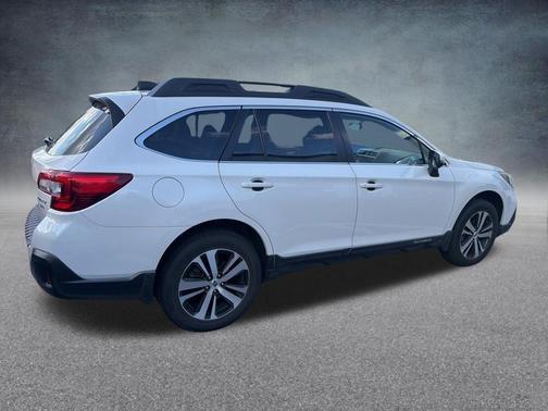 White 2018 Subaru Outback 3.6R Limited
