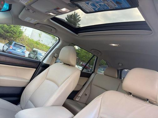 White 2018 Subaru Outback 3.6R Limited