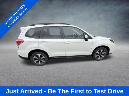 Crystal White Pearl 2017 Subaru Forester 2.5i Premium