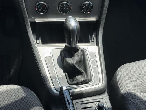 2017 Volkswagen Golf TSI S 4-Door