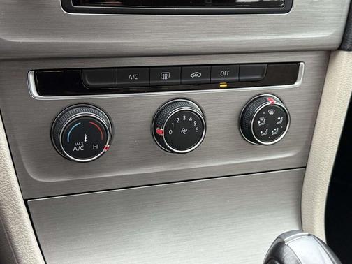 2015 Volkswagen Golf SportWagen S