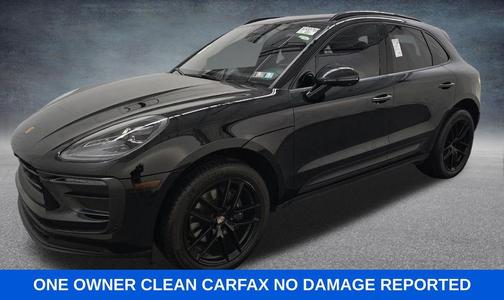 Jet Black Metallic 2022 Porsche Macan Base