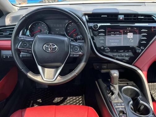 Wind Chill Pearl / Midnight Black Metallic 2020 Toyota Camry XSE