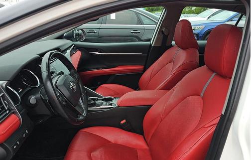 Wind Chill Pearl / Midnight Black Metallic 2020 Toyota Camry XSE
