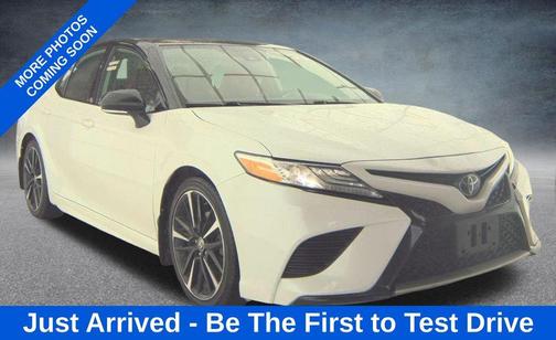 Wind Chill Pearl / Midnight Black Metallic 2020 Toyota Camry XSE
