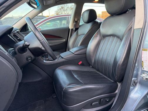 2016 INFINITI QX50 Base