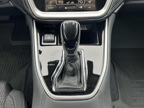Crystal White Pearl 2025 Subaru Outback Premium