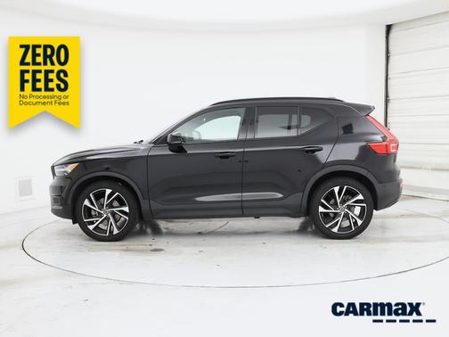 Black 2022 Volvo XC40 T5 R-Design
