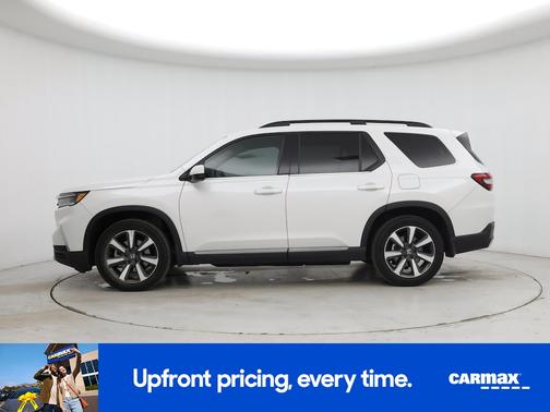 White 2024 Honda Pilot Touring
