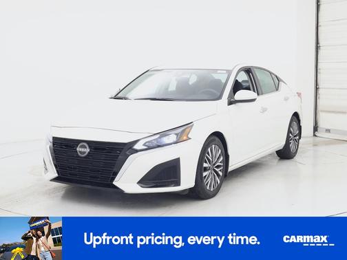 White 2023 Nissan Altima SV